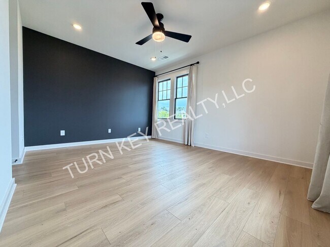 Building Photo - Townhouse for Rent in Hoover