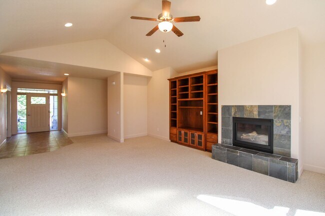 Building Photo - 3091 Kurt Dr NW