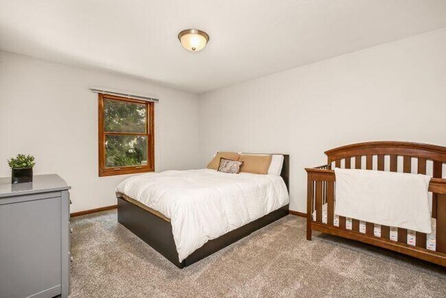 Building Photo - 12650 N Lake Shore Dr