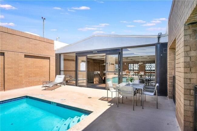 Building Photo - 1122 Colorado St