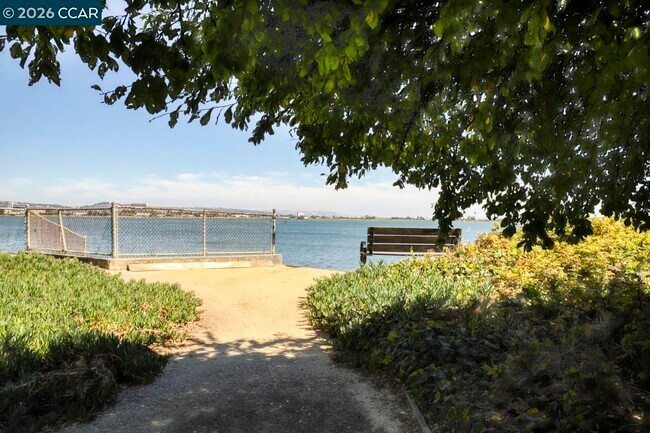 Building Photo - 1351 Eastshore Dr