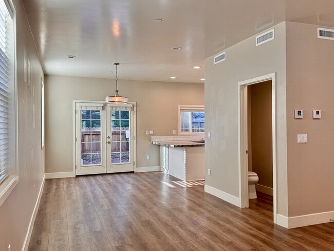 Building Photo - 230 Pello Ln