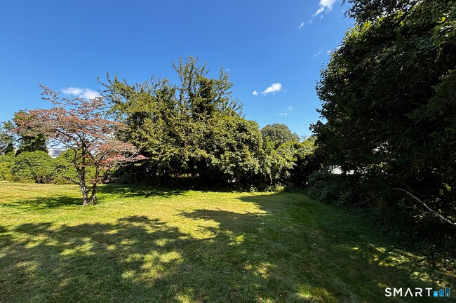 Building Photo - 405 S Pine Creek Rd