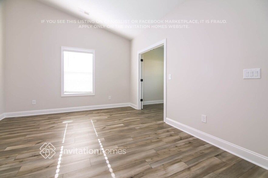 Building Photo - 404 Azalea Gaze Dr