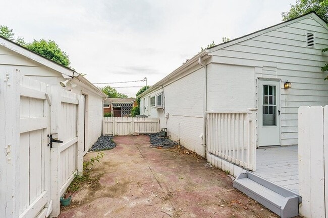 Building Photo - Charming 3 bedroom 2 bath home in Southland neighborhood!