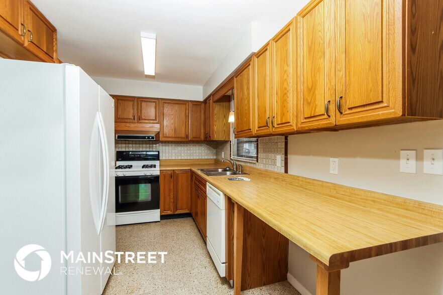 Building Photo - 1021 Coronado Dr