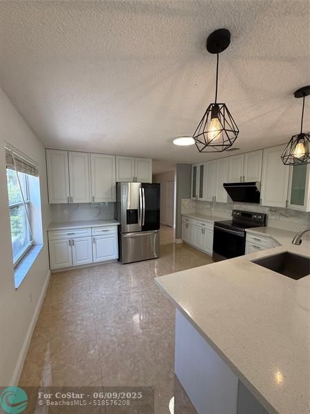 Building Photo - 11660 NW 52nd Ct