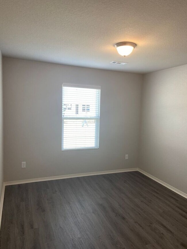 Building Photo - **Valentine's Day Offer!** 3 Bedroom | 2 B...