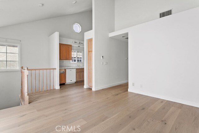 Building Photo - 426 Goldenrod Ave