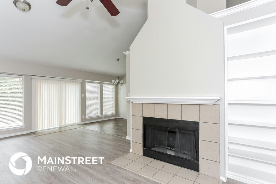Building Photo - 1818 Knob Hill Dr