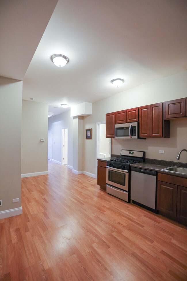 Building Photo - 1582 N Clybourn Ave