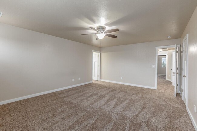 Building Photo - Comfort Meets Convenience in This Herriman...