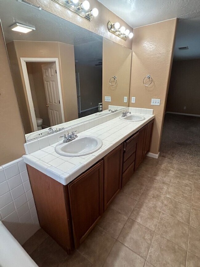 Building Photo - 4 Bedroom 2.5 Bathroom in NW Visalia with a Pool!! Just in Time for Summer!!!