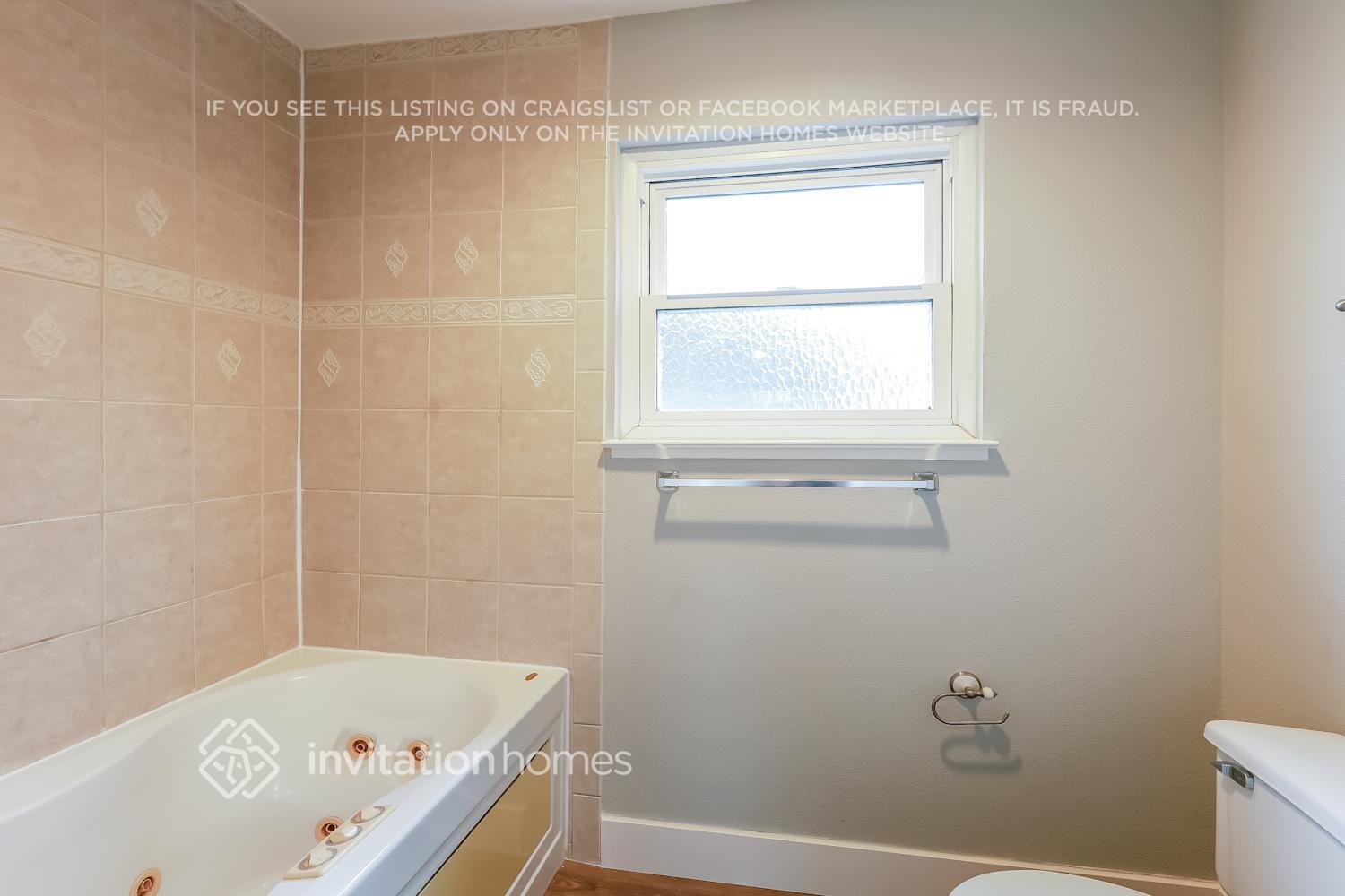 Building Photo - 160 Lakehurst Dr