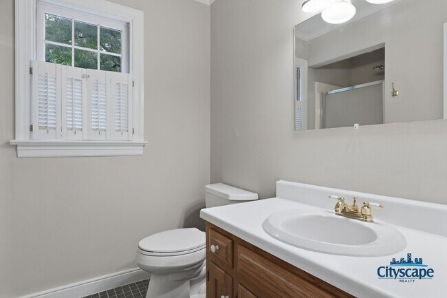 Building Photo - Charming Farmhouse-style Home Adjacent to Huguenot Park!