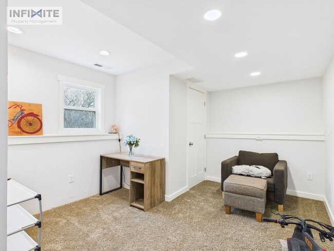 Building Photo - Great Four Bedroom!