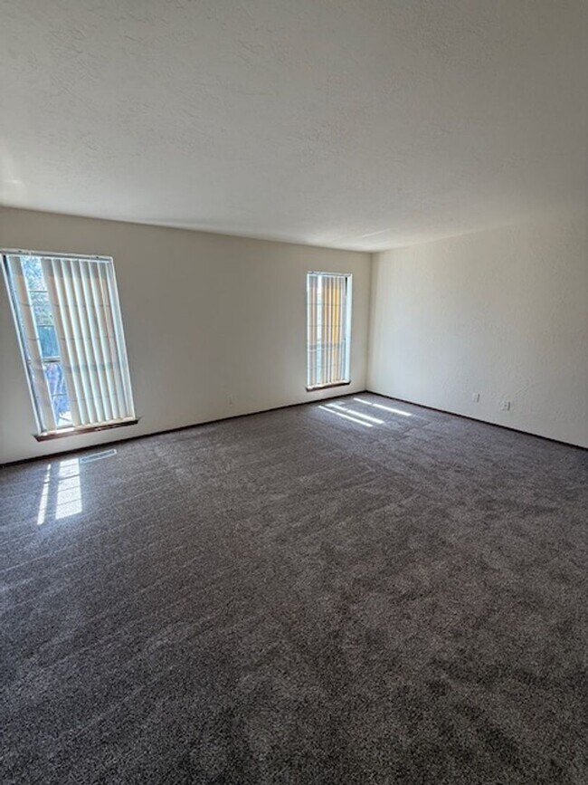 Building Photo - Cute hide away in the NE heights