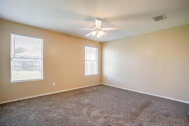 Building Photo - Spacious 3 bed, 2 bath Home in Crowley