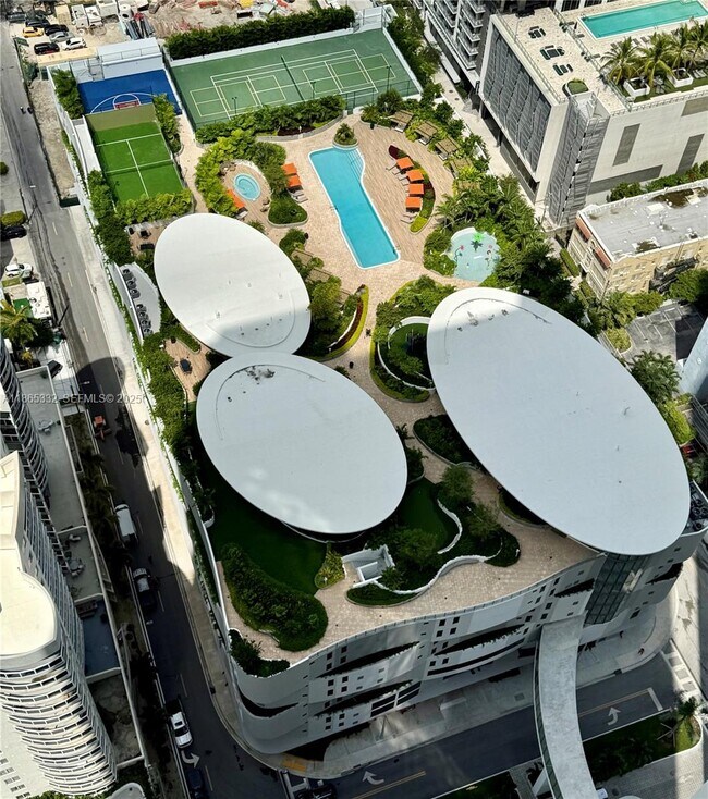 Building Photo - 700 NE 24th St