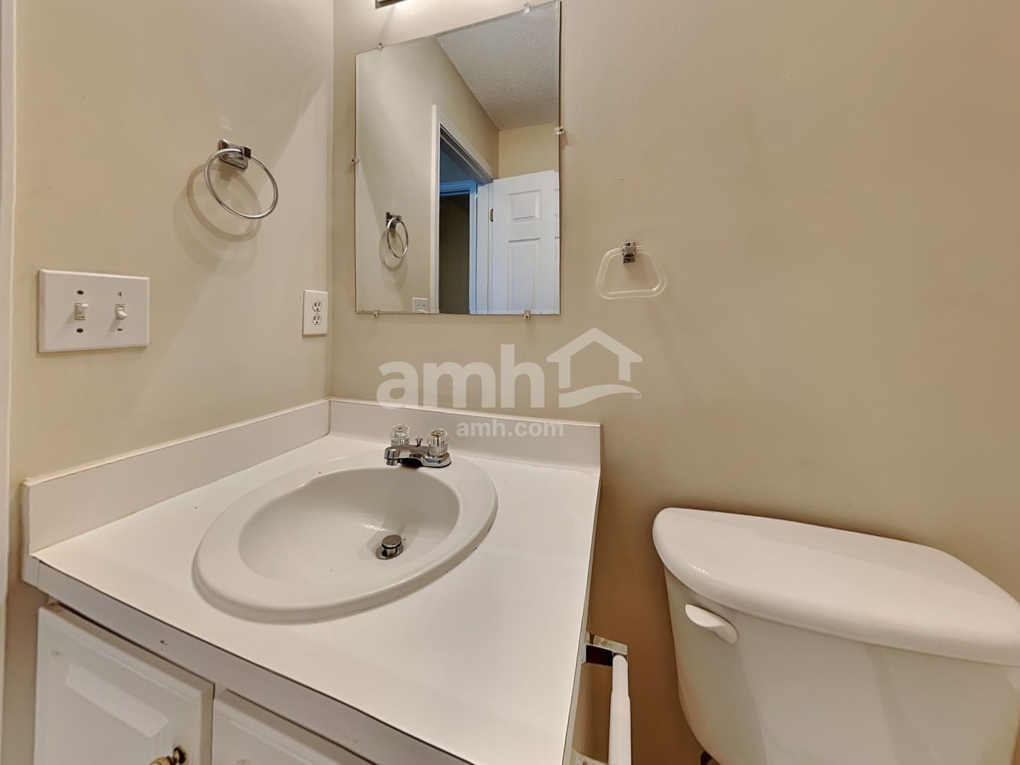 Building Photo - 5745 Newnan Cir