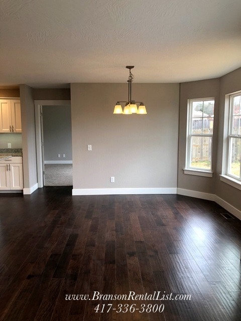 Building Photo - Clean and coming soon!