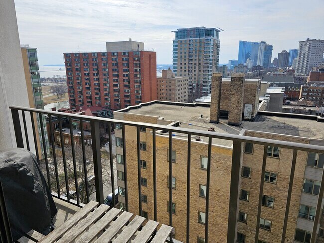 Building Photo - 1633 N Prospect Ave