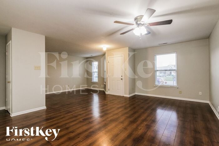 Building Photo - 807 Brookshire Dr