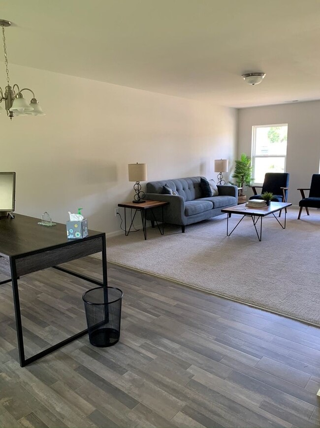 Building Photo - Amazing three bedroom home!