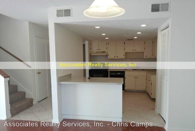 Building Photo - 3 br, 2.5 bath House - 3020 NW 28th Cir