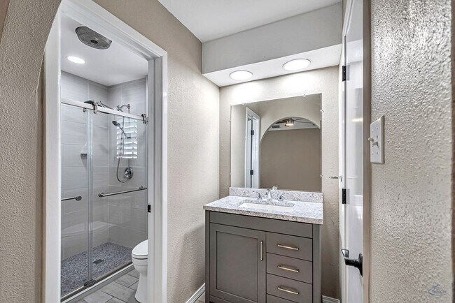 Building Photo - 1800 W 23rd St