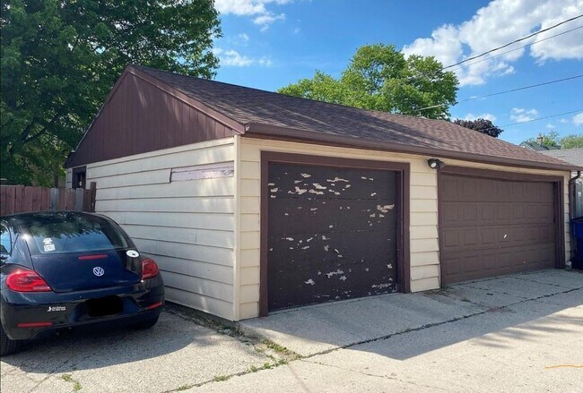 Building Photo - 4652 S Lenox St