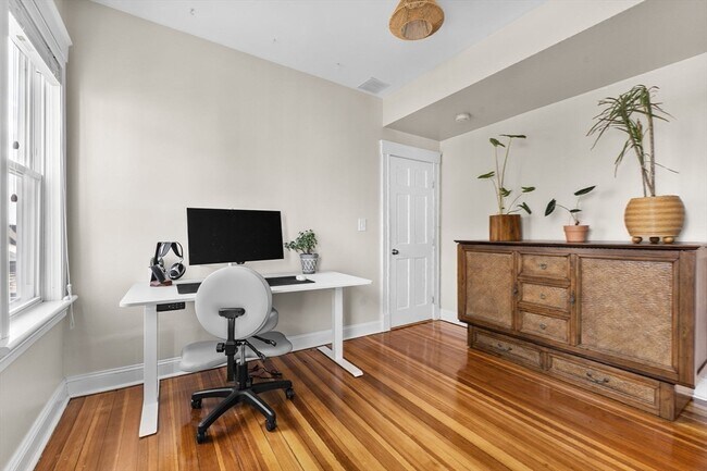 Building Photo - 185 Savin Hill Ave