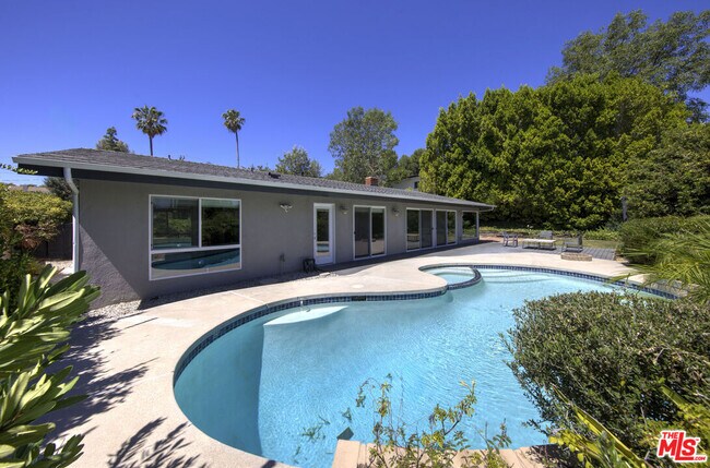 Building Photo - 22427 De Kalb Dr