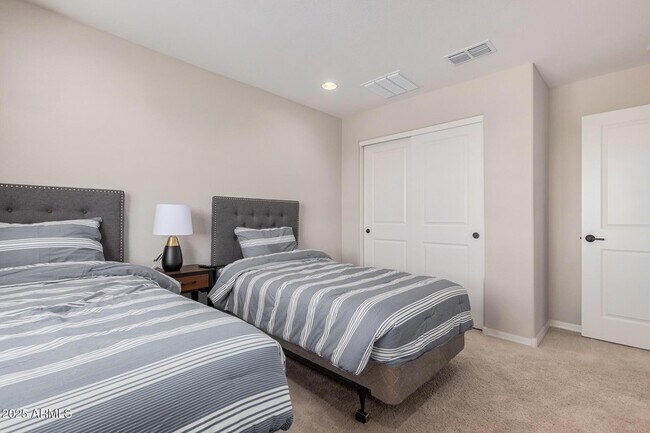 Building Photo - 5654 N 88th Ln