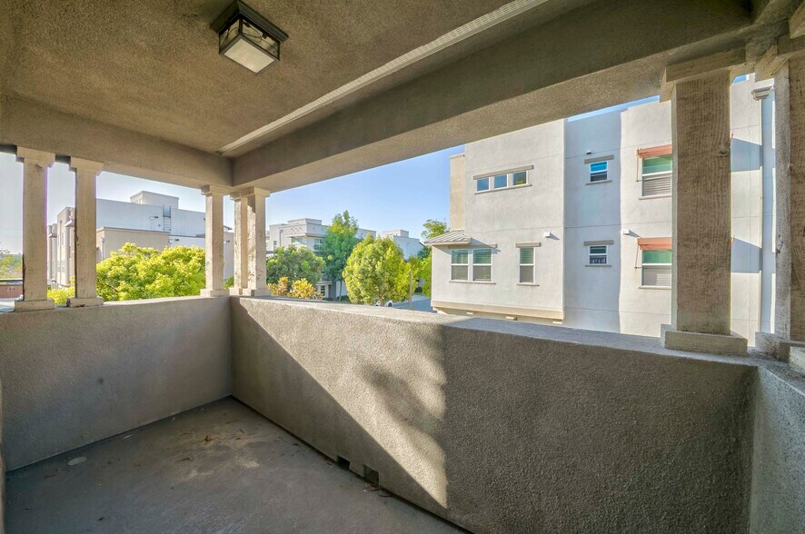 Building Photo - 7026 Oregon St