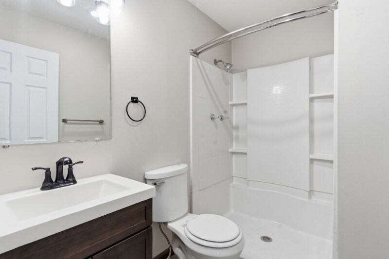 Building Photo - 405 Lake Dr