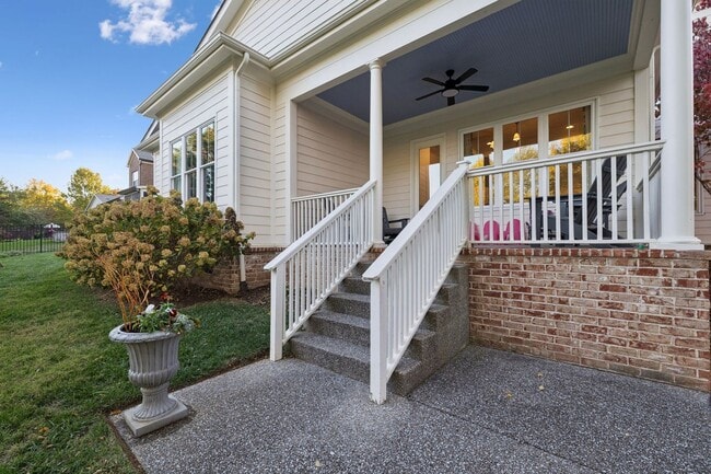 Building Photo - Luxury Executive Rental in Highlands of Ladd Park