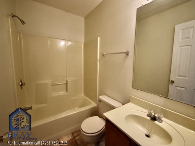 Building Photo - 3-Bedroom Townhome with Garage and Private Balcony -- Bristol