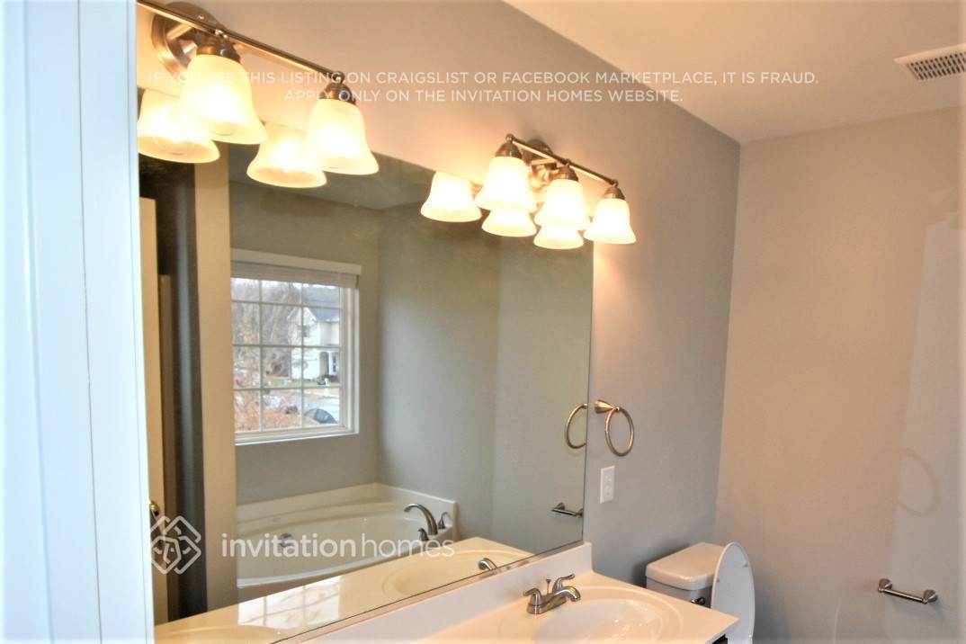 Building Photo - 1206 Bethpage Dr