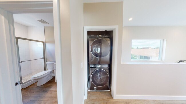 Building Photo - 4BD house on Montezuma, Private Yard and Driveway!