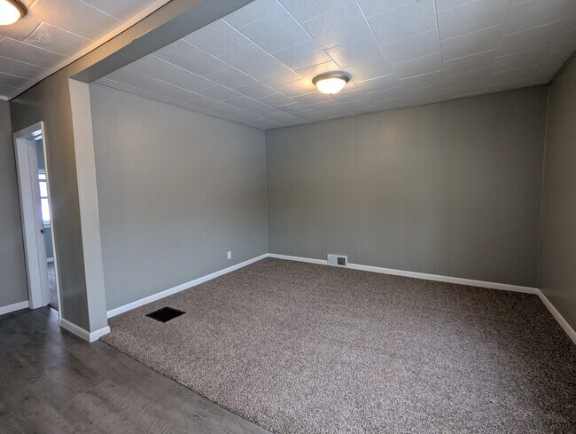 Building Photo - 520 E Washington St