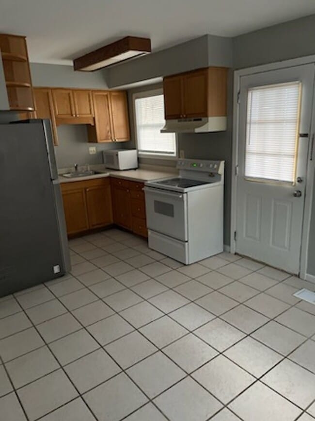 Building Photo - 1007 W Harvard St