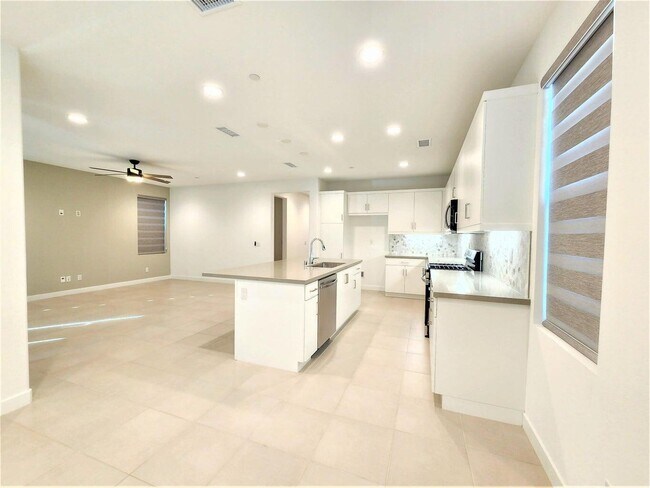 Building Photo - 35770 McCarthy St