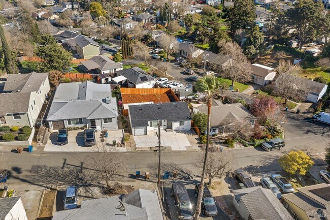 Building Photo - 8 Corte Dorado