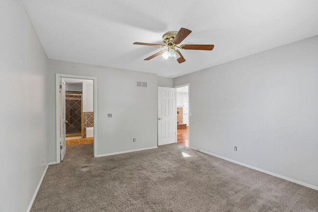 Building Photo - Beautiful 3B/2B Home in St. Charles