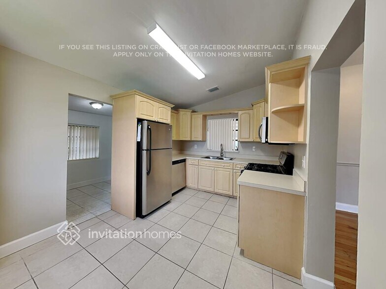 Building Photo - 7925 SW 22nd St
