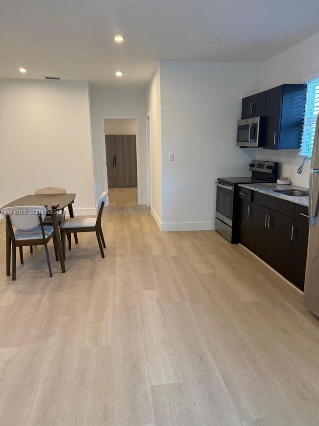 Building Photo - 21 NE 48th St