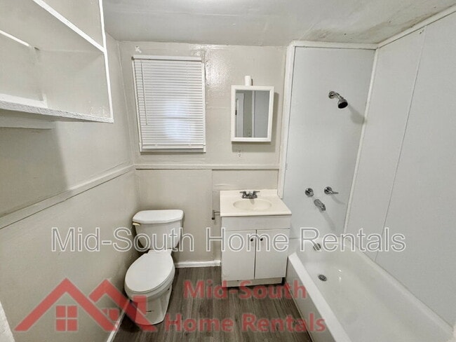 Building Photo - 1536 Brookins St