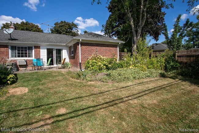 Building Photo - 4163 Amherst Rd