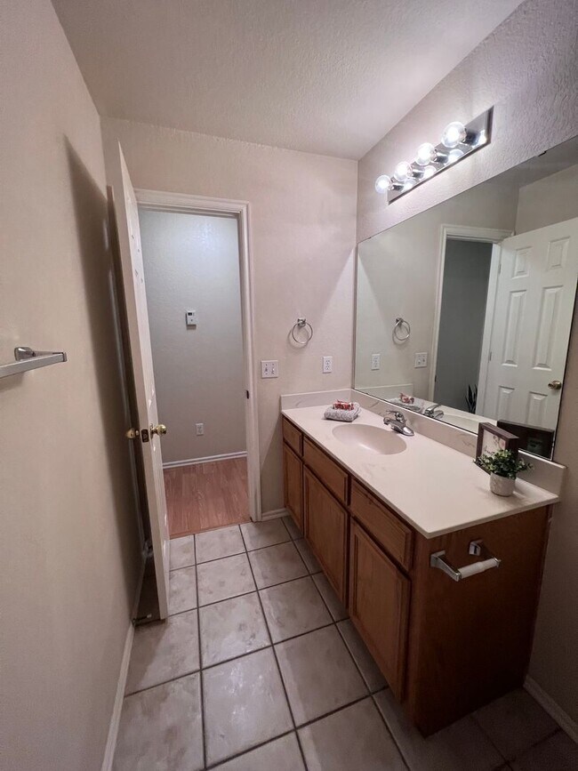 Building Photo - 4 bedroom with Storm Shelter in Yukon Gate...